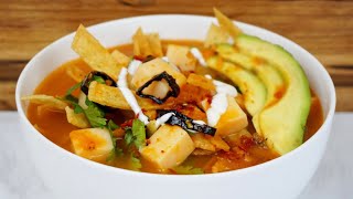 Tortilla soup! Deliciosa sopa de tortilla.