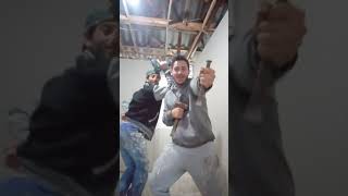 famosa dancinha da obra kkkk