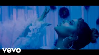 Becky G, Darell - Por Allá (Music Video)