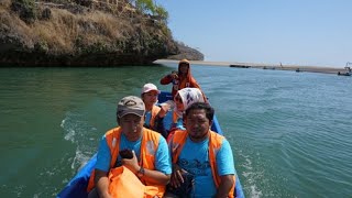 Piknik Pacitan: Pantai Banyu Tibo, Pantai Buyutan, Sungai Maron Bareng Hotel Ciputra Semarang