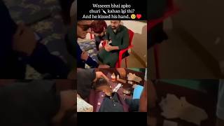 Waseem bhai apko churi kahan lgi thi? And he kissed his hand😥😒 #waseembadmi #viralshort #shorts #yt