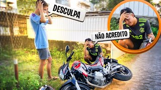 MEU IRMÃO CAIU COM A MINHA MOTO NOVA !