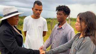 FAZENDEIRO resolve contratar MORADORES DE RUA para trabalhar na sua fazenda, veja o que acontece 🥺❤️