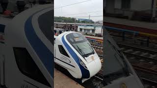 Indore-Bhopal Vande Bharat express At ujjain | #indianrailways #train