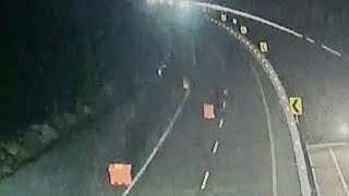 Viral, Barrier di Tol pandaan malang Bergerak Sendiri