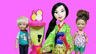 Barbie ve Ailesi Bölüm 87 - Can ve Ceren Çin'li Teyzeye Limonata Satmaya Çalışıyor