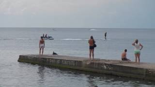 Судакский ихтиандр взмывает над водой как дельфин. Flyboard Отдых в Судаке лето Крым 2016