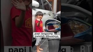 papi langsung meleleh dibuatnya, moment yg selalu jd alasan org tua untuk cpt pulang