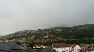 Tormenta y truenos fuertes en la Sierra Norte de Madrid, España 20 Junio 2024