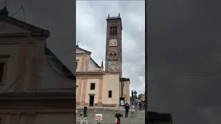 bolle di sapone giganti con il vento forte e pioggierellina con il mago Agide