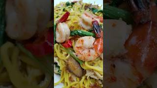 Easy Chicken and Prawn Noodles