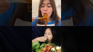 MAKAN MIE GACOAN BERAMA SANIA VERSARI #shorts #mukbang #tanboykun