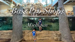 Wonderland for kids-Bass pro shops in Michigan - 大好きなミシガンのバスプロショップに行ってみた 5/30/2023