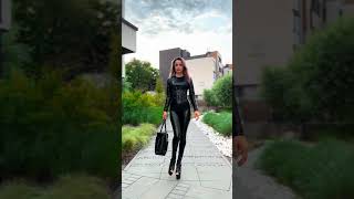 Beauty in leather leggings #leatherlook #shinyoutfit #blackleggings #blackleggings #highheels