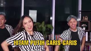 HITAM PUTIH GARIS GARIS UNTUK GANJAR PRANOWO CIPT ANANG HERMANSYAH MAZDJO PRAY