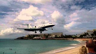 St. Maarten: Low Corporate Jet Landing Over Maho Beach