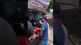 Os Gêmeos Brasil viu homem com carro quebrado na rua e resolve ajudar com 5 mil no pix