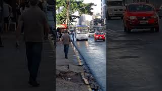 ÔNIBUS PEQUENOS ATRAPALHANDO TRÂNSITO DIARIAMENTE. AV. BERNARDO VIEIRA DE MELO, PIEDADE.