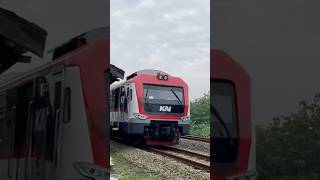 Melintas Kereta Api Bandara Di Ex. Stasiun Kalimanur Jogja Pagi Hari