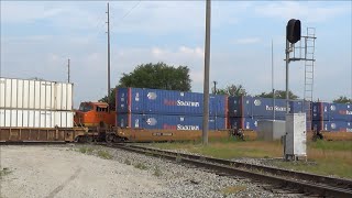 TRRS 412: BNSF Freights meet in Streator, IL - Crazy Horns!