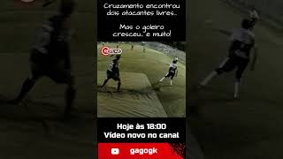 GOLEIRO CRESCEU PRA CIMA DO ATACANTE