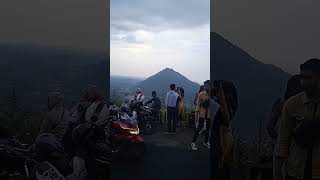 mengerikan di puncak tertinggi Telomoyo berdiri di atas jurang #shorts #shortvideo #fypage #telomoyo