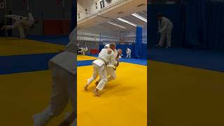 НАБРАСЫВАНИЕ НА СКОРОСТЬ В КОНЦЕ ТРЕНИРОВКИ 🔥👊🏻 #judo #judothrow #shortvideo #shorts #short