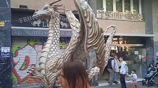 Terror nas ruas de Barcelona!😱😱😱⤵️mira la fera.