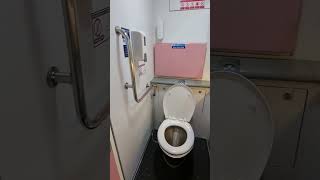 Ternyata Toilet di Kereta Api Sekarang seperti di pesawat walau ekonomi#KAI