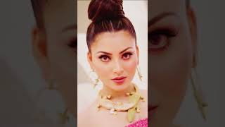 Urvashi Rautela Was Mistakenly French kiss #frenchkiss #kiss #celebritygossip  #celebritypregnancy