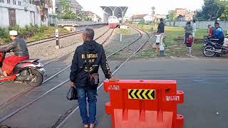 Hunting KA Cikuray dibarengi oleh Hunter Lady dan petugas JPL 19 Mandalagiri stasiun Garut kota