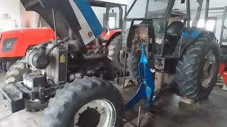 manutenção corretiva  em tratores ..um new holland e um  massey ferguson