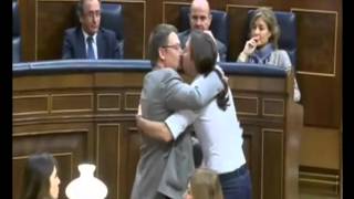 El beso de Pablo Iglesias (VERSION MORREO)