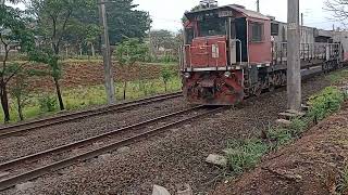 Trem da VLI locomotiva EMD GT46 partindo de Jaguariúna SP sentido Santos vindo de Ribeirão Preto