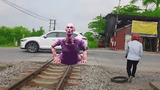 Đi Ra Bắt Xe Lửa Bỗng Nhiên Gặp Xác Sống Trên Đường Tàu | Train And Zombie