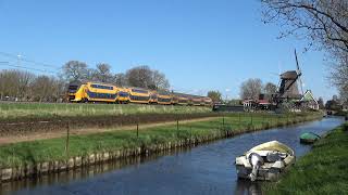 NS VIRMm 8644 vertrekt in Bovenkarspel Flora met tyfoon