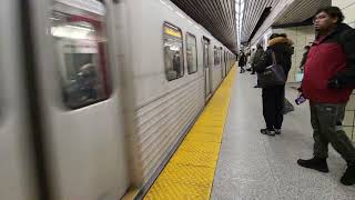 bombardier t1 arriving at bloor-youge station