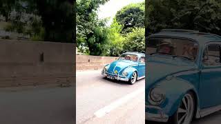 FUSCA AZUL DESFILANDO NA ESTRADA