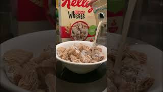 Kellogg’s Frosted Wheats Cereal #asmr #mukbang #cereal #shorts