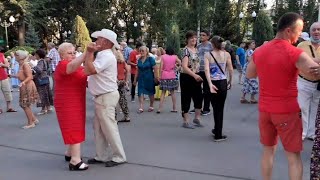 ЛУЧШАЯ ПОДРУГА!💃🕺👍/ТАНЦЫ В ПАРКЕ ГОРЬКОГО ХАРЬКОВ ИЮЛЬ 2021