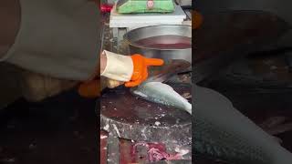 Cutting Milkfish.😲 #ofwtaiwan #taiwanfood #seafoods #milkfish  #viralshort