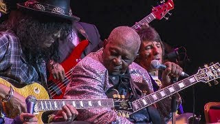 B.B. King with Slash "The Thrill Is Gone". Amazing.