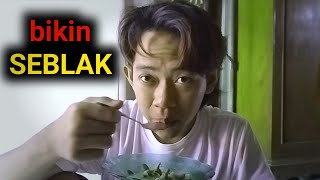 membuat seblak (banyak yang beli)