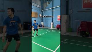 Trickshot Kolong Kaki #trickshot #badminton #badmintonindonesia #badmintonina #badmintontrickshot