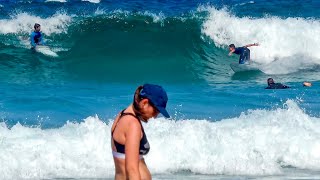 Surfing on a sunny day at Maroubra