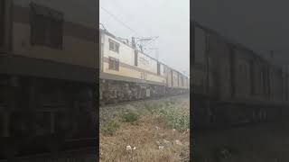 SRC WAP7 WITH 12222 HOWRAH - PUNE DURONTO EXPRESS #shorts