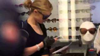 PARIS HILTON SHOPPING A MILANO