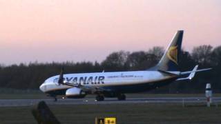 Ryanair 737-800 taking off at ema