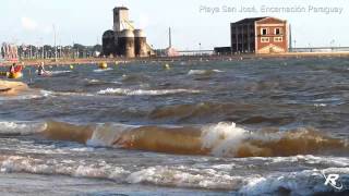 La costa del río Paraná, las olas en la Playa San José