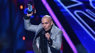 Pitbull le manda polémico mensaje a Donald Trump